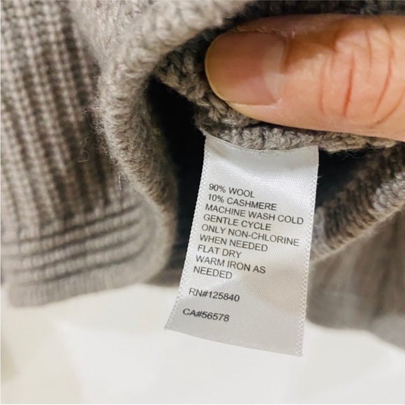 Intermix wool and cashmere V-neck sweater with flare sleeves EUC - Picture 4 of 6